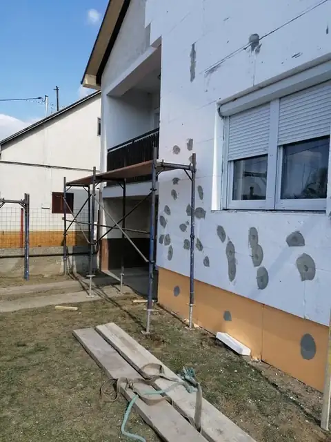 Homlokzatszigetelés családi házon és nagyobb épületen